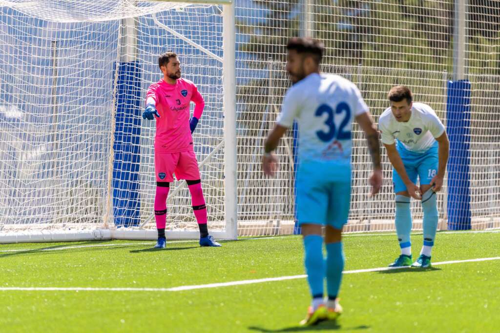 Tras un partido disputado, un gol en el tiempo añadido evita la victoria del Atlètic Club Escaldes frente a la UE Sant Julià.